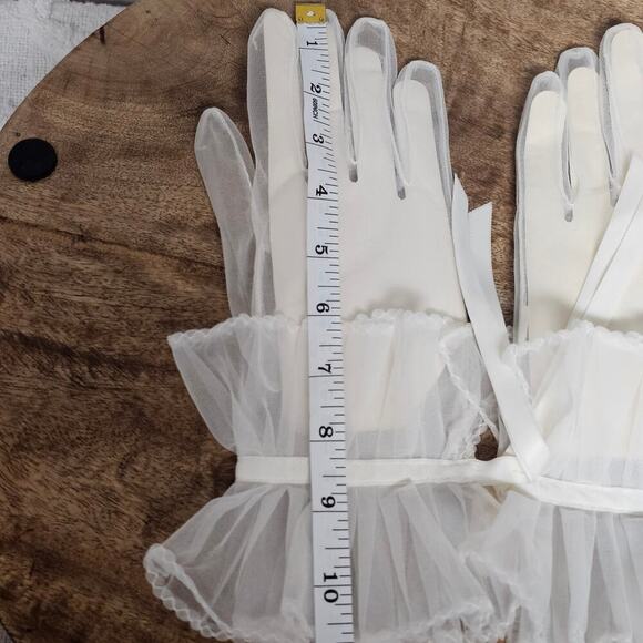 Vintage White Sheer Ruffled Regency Victorian Coquette Gloves Size Small - Picture 3 of 5